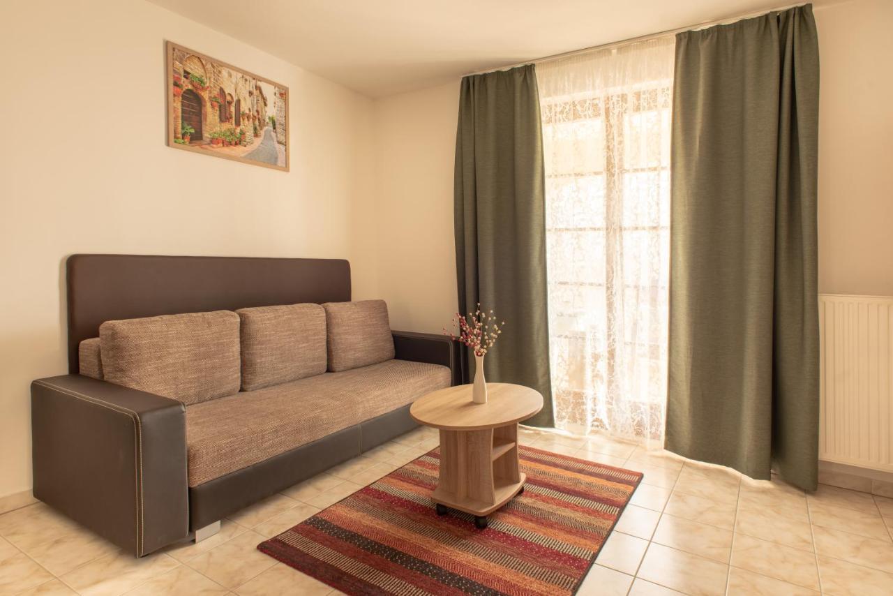 Modor Apartman Alsópáhok المظهر الخارجي الصورة