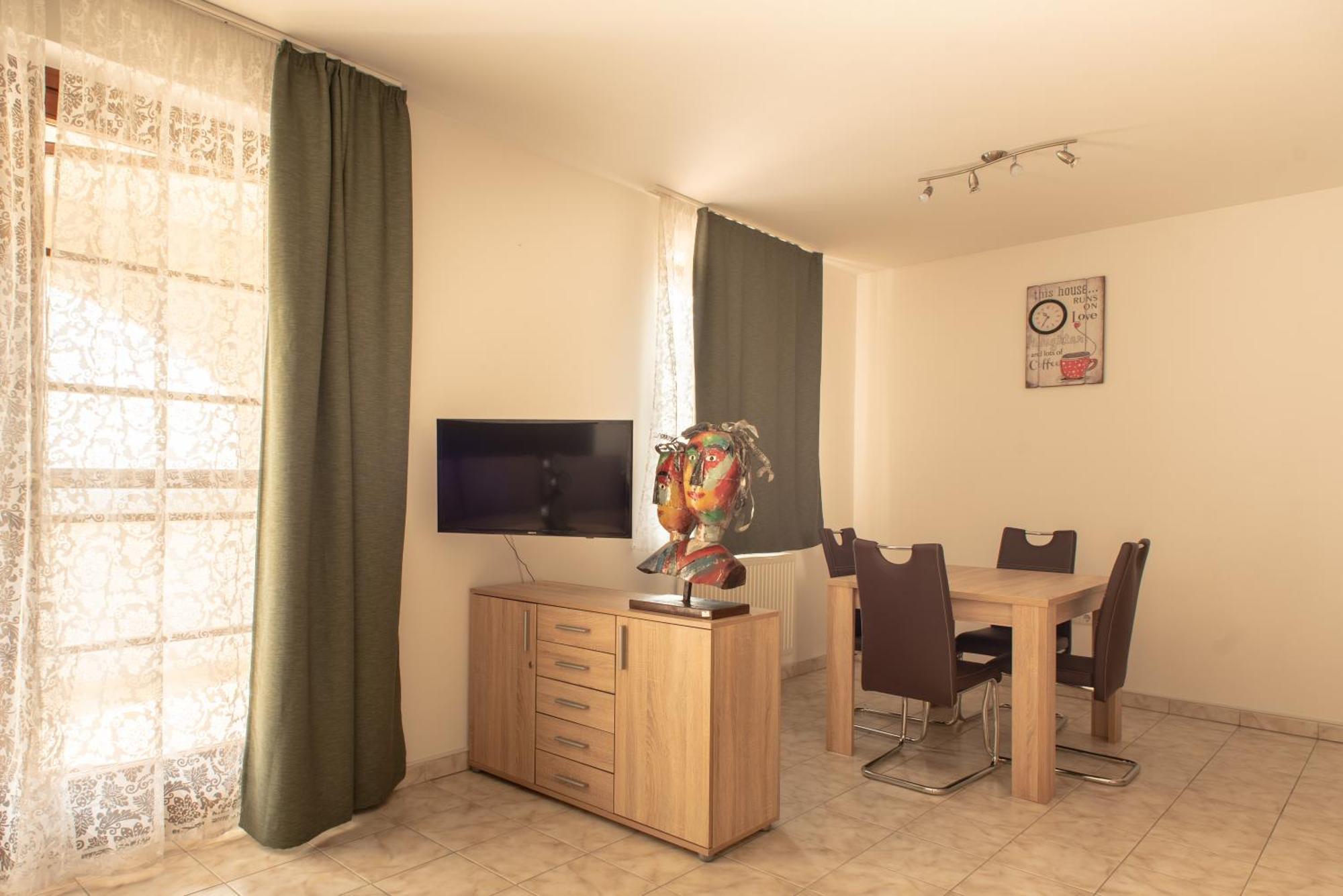 Modor Apartman Alsópáhok المظهر الخارجي الصورة