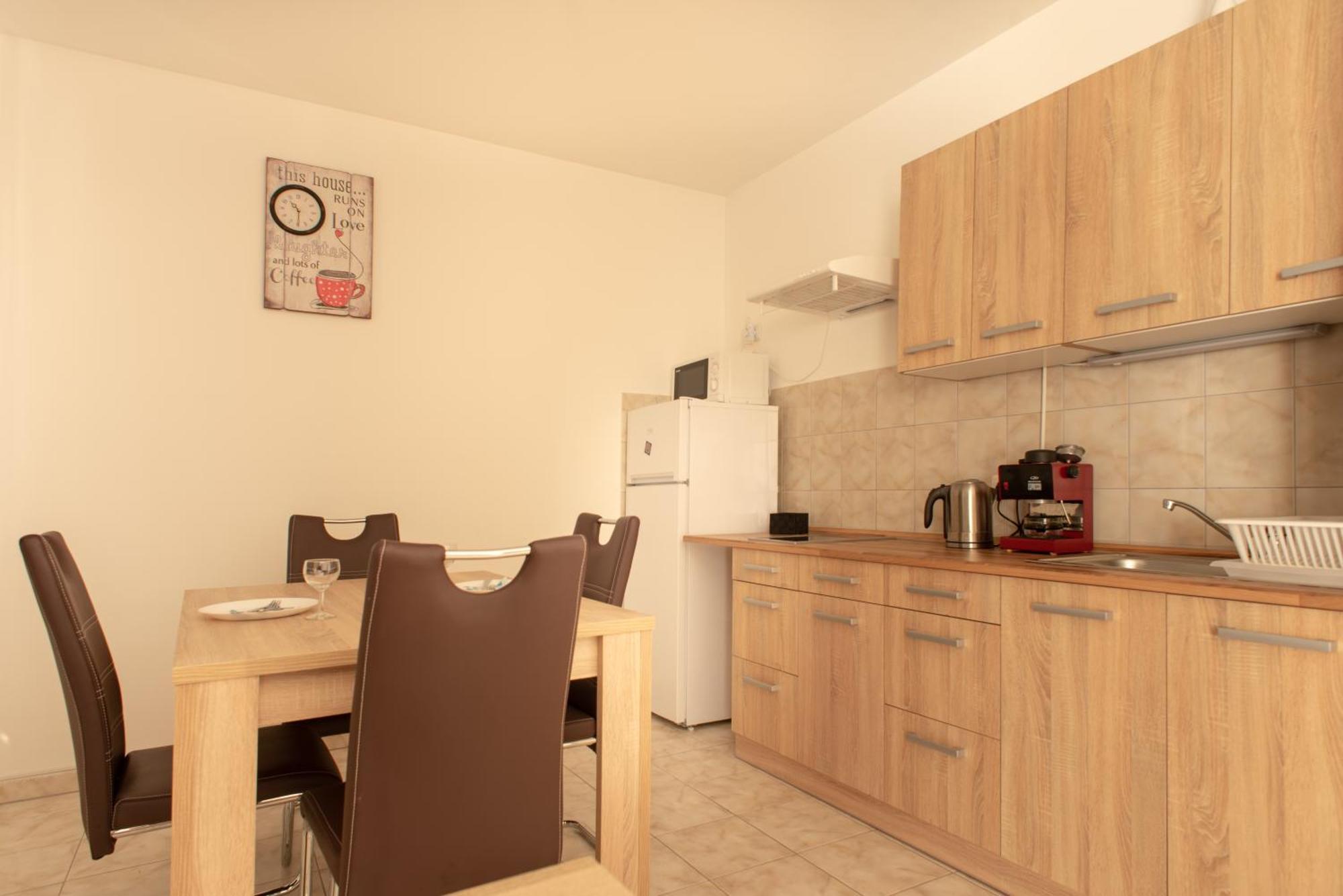 Modor Apartman Alsópáhok المظهر الخارجي الصورة