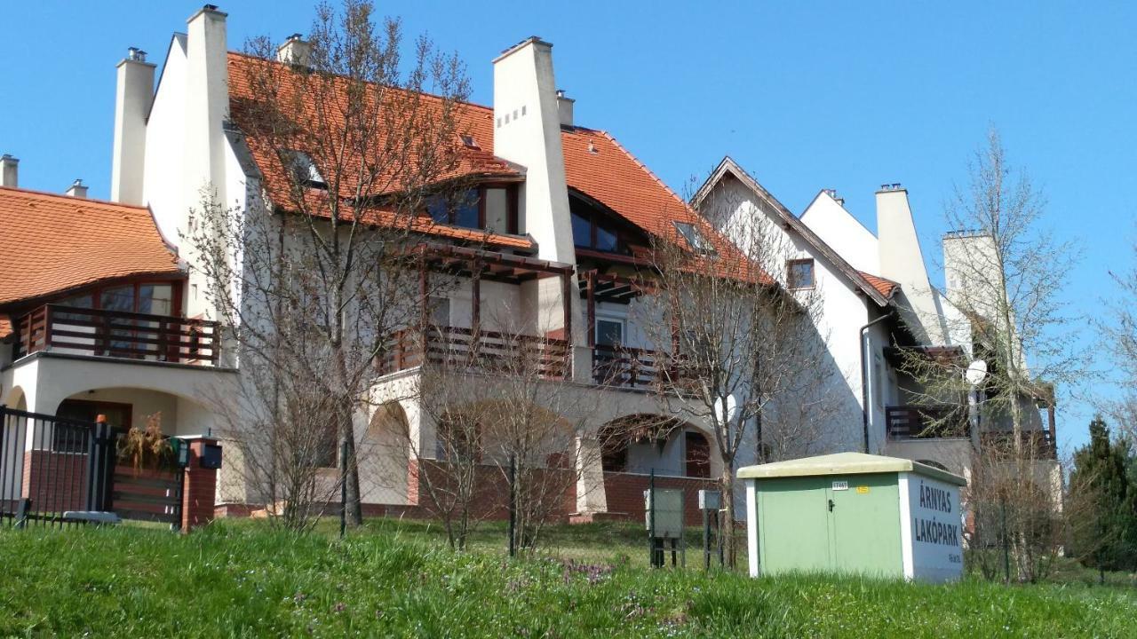 Modor Apartman Alsópáhok المظهر الخارجي الصورة