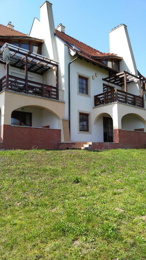 Modor Apartman Alsópáhok المظهر الخارجي الصورة