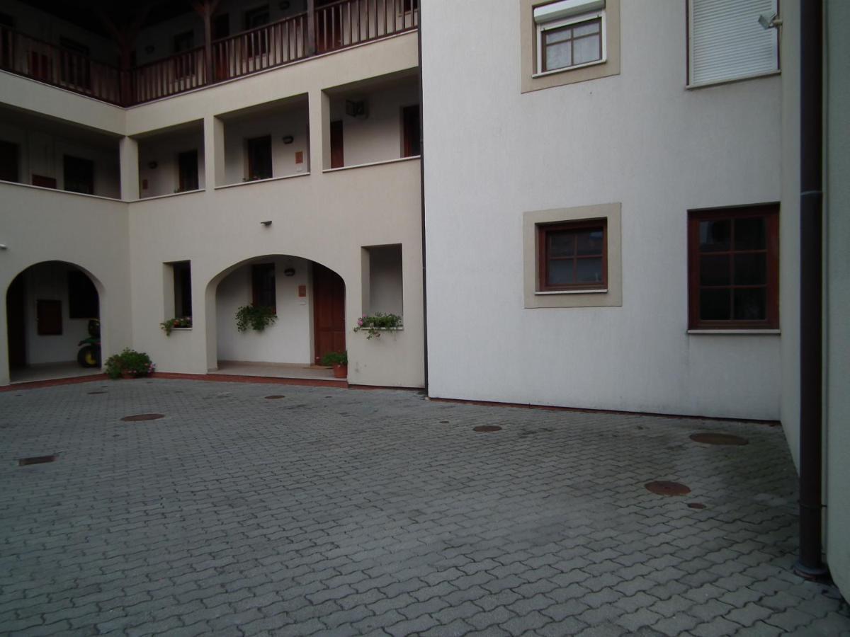 Modor Apartman Alsópáhok الغرفة الصورة